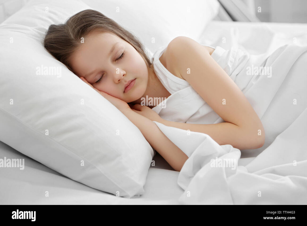 little girl sleep Little girl sleeping in bed Stock Photo - Alamy