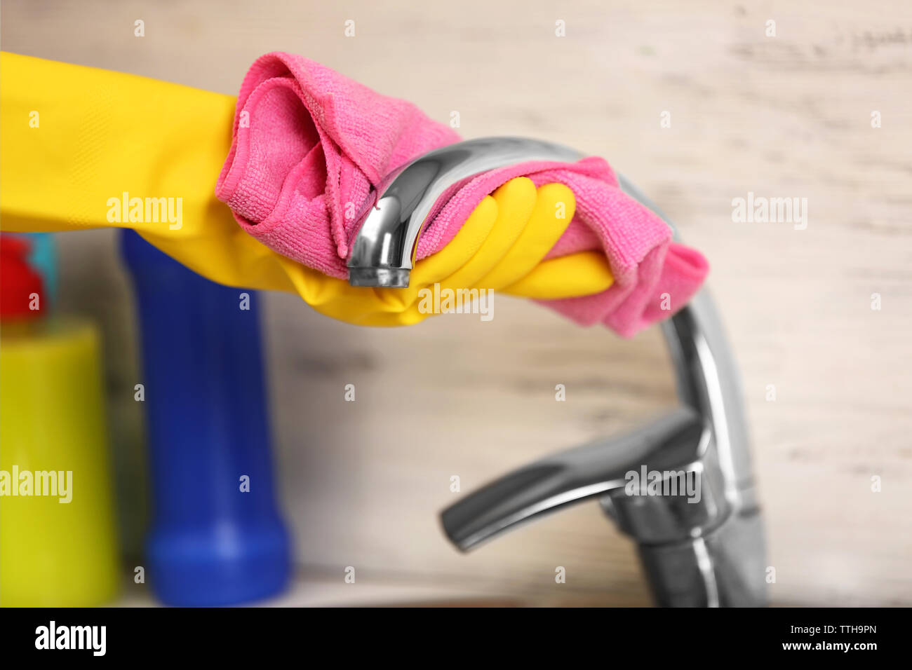 Female hand with rag cleaning a tap in the kitchen Stock Photo - Alamy