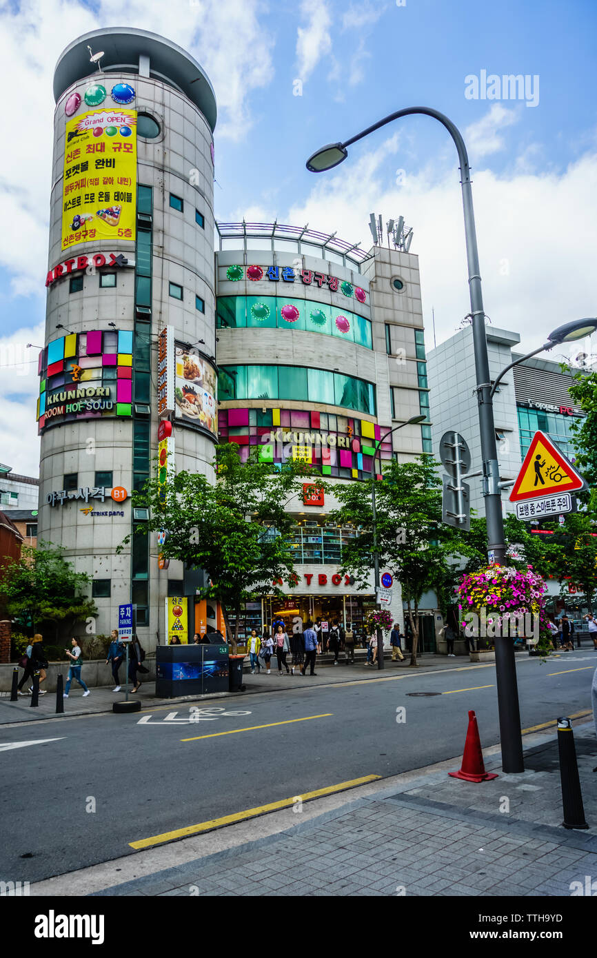 Seoul, South Korea - May 15, 2017: Street scene in Seoul, South Korea. Stock Photo