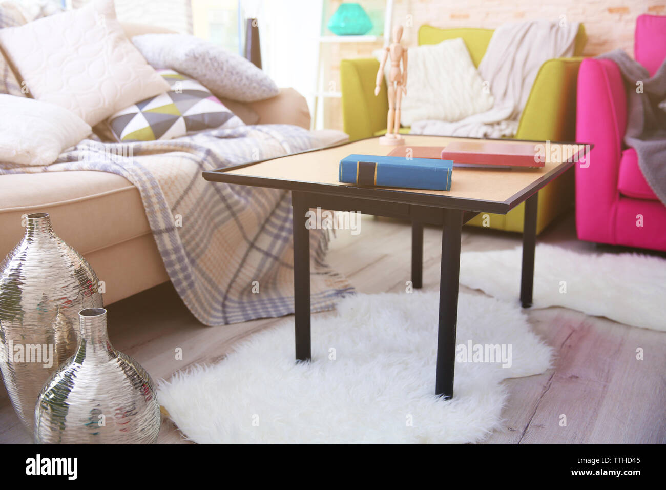 Modern living room design with sofa and armchairs Stock Photo - Alamy