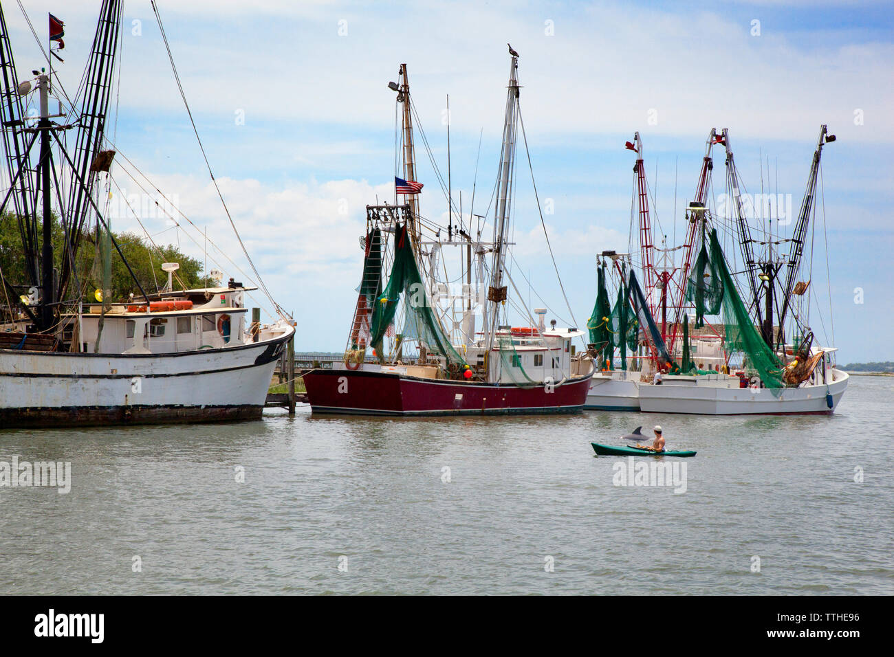 Mobile crane dock hires stock photography and images Alamy