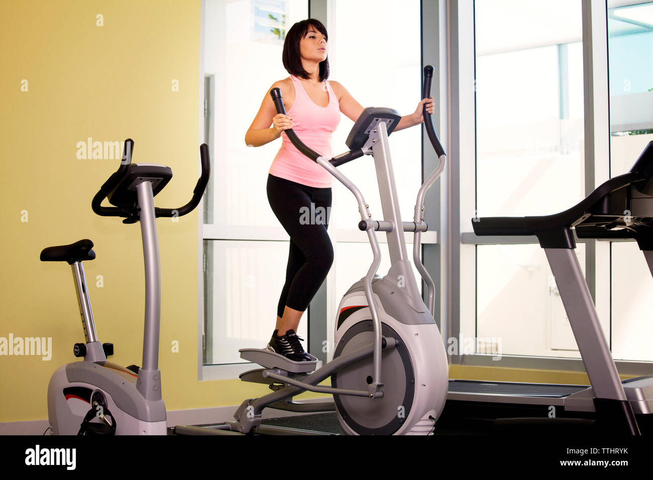 Cross trainer machine hi-res stock photography and images - Alamy