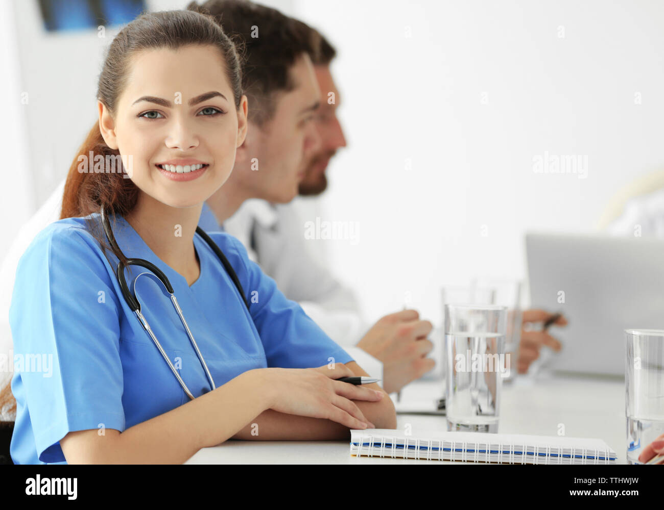 Team doctors sitting laboratory hi-res stock photography and images - Alamy