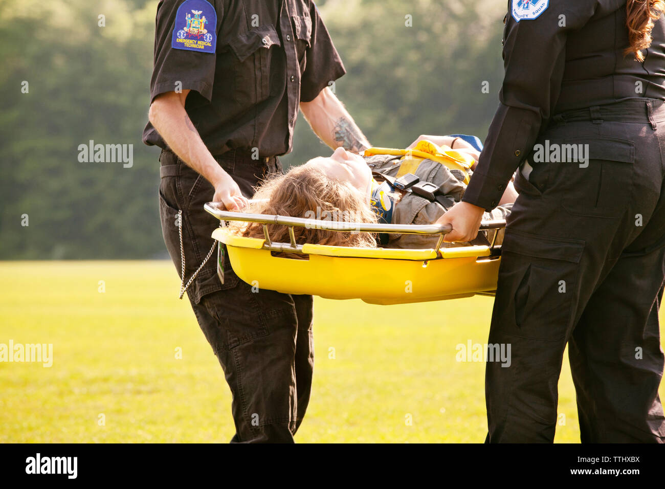 Stretcher and carrying hires stock photography and images Alamy