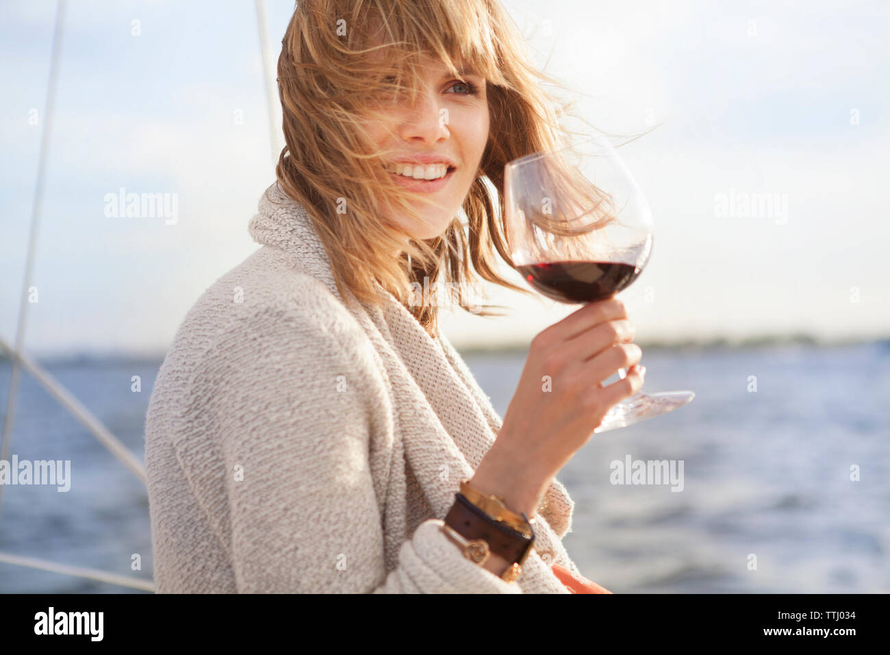 Woman glass wine sea hi-res stock photography and images - Alamy