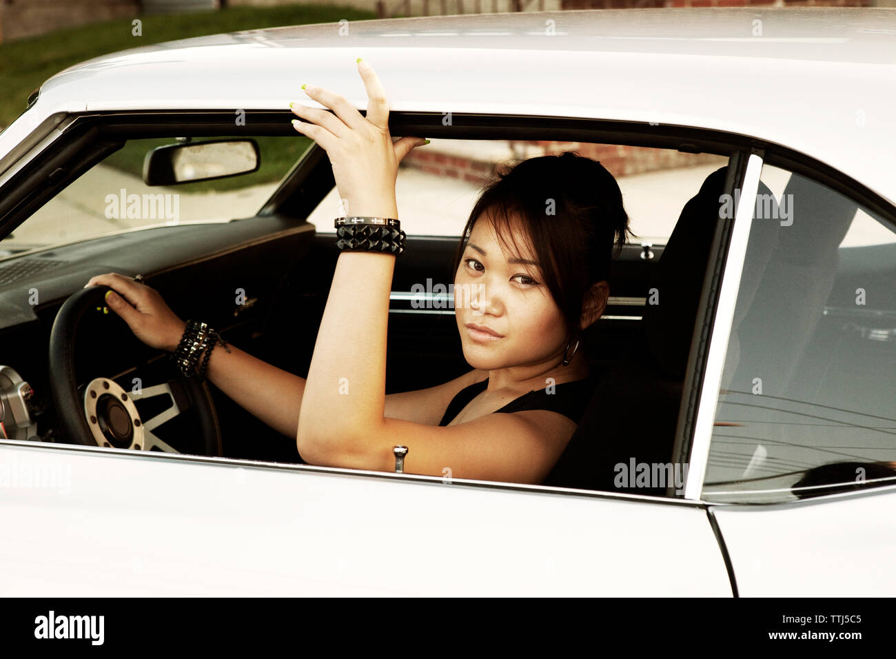 Woman leaning in through car hi-res stock photography and images - Alamy