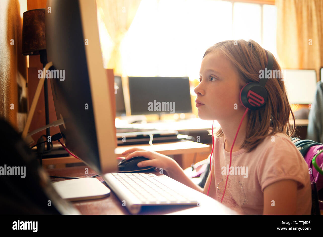 Girl using desktop computer at computer lab Stock Photo - Alamy