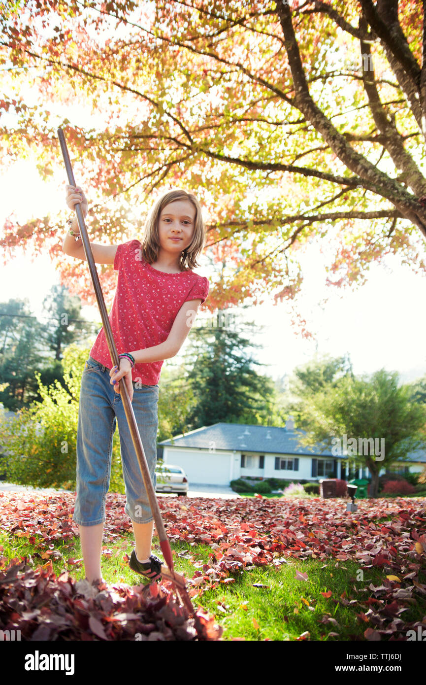 Girl sweeping hires stock photography and images Alamy