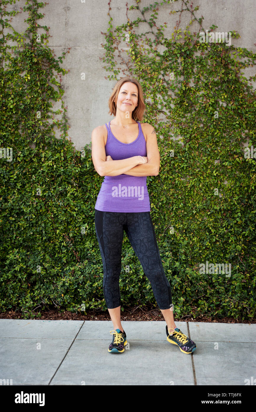 Woman arms crossed hi-res stock photography and images - Alamy