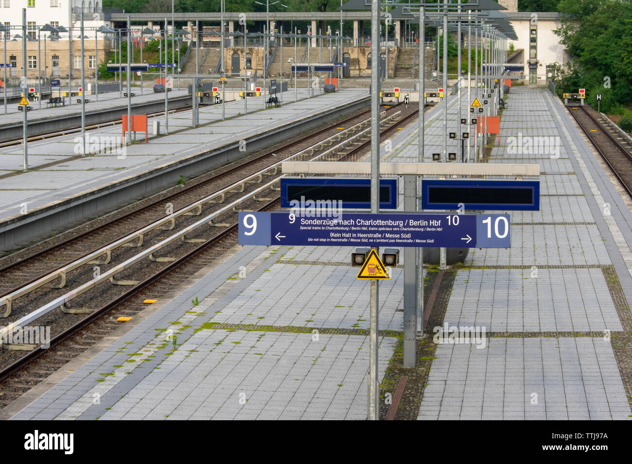 Empty platforms at Olympiastadion S-Bahn statino in Berlin Stock Photo