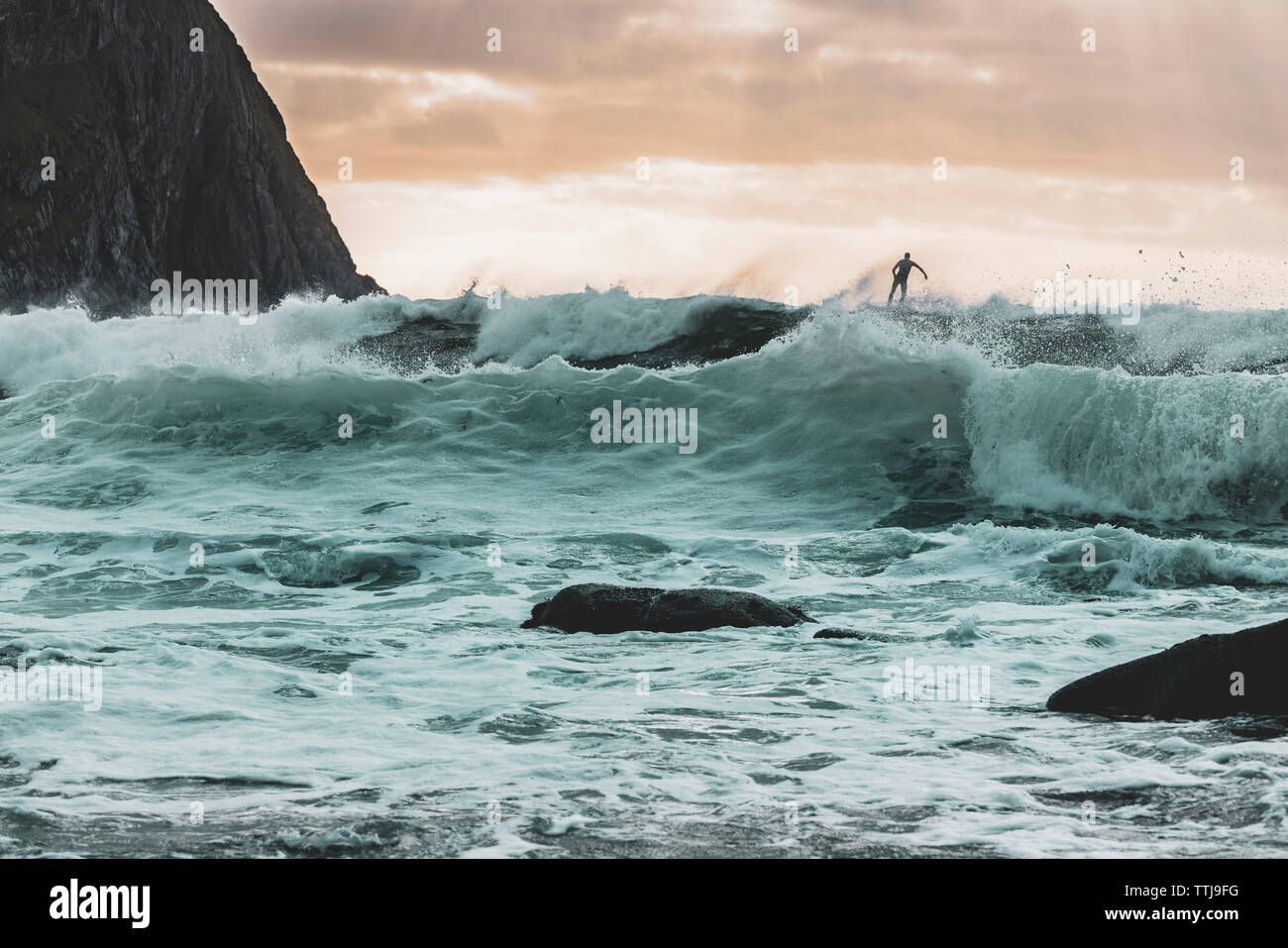 Surfer su hi-res stock photography and images - Alamy