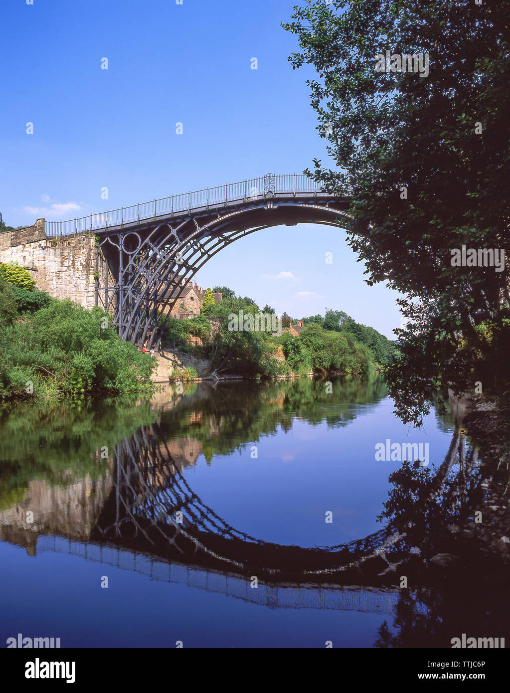 The Iron Bridge Over River Severn, Ironbridge, Ironbridge Gorge ...