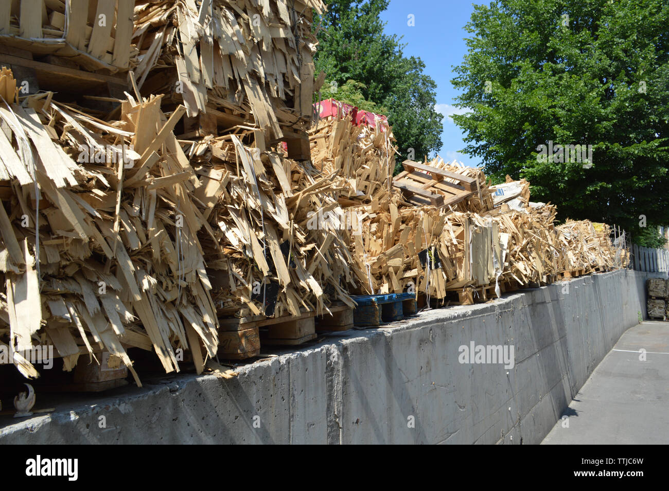 Firewood rack hires stock photography and images Alamy
