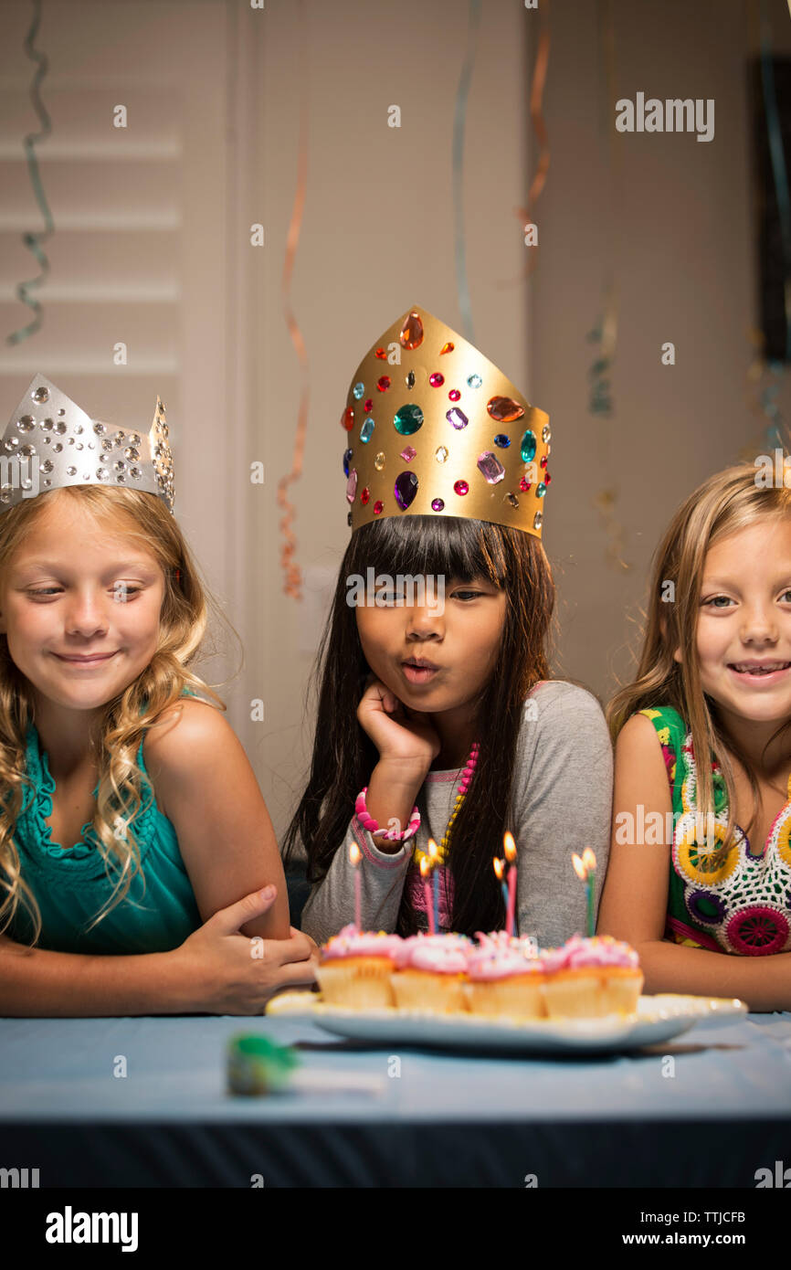 Group of 10 years old girls party hi-res stock photography and images ...