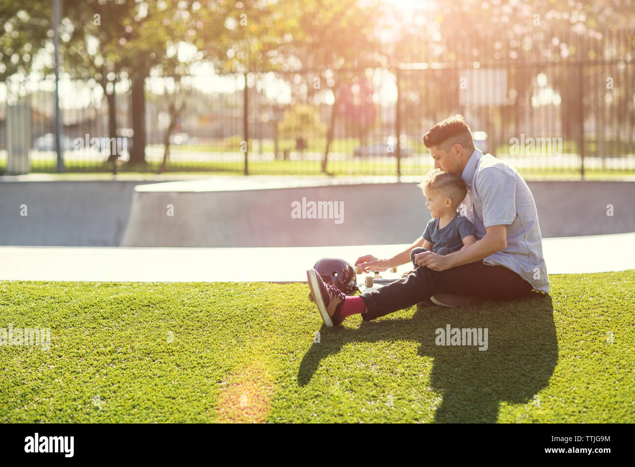 Father son sitting hi-res stock photography and images - Alamy