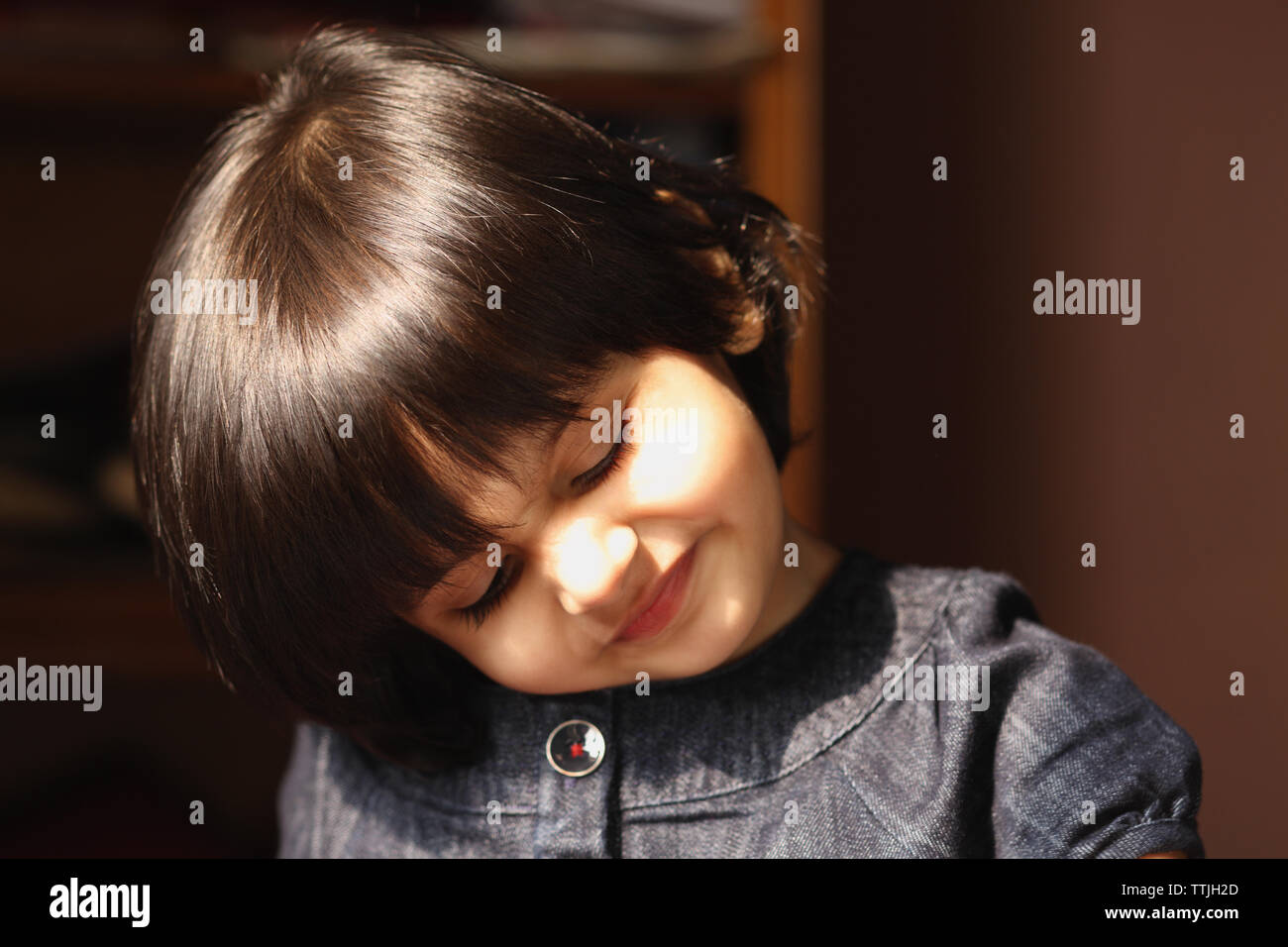 Close up girl eyes closed hi-res stock photography and images - Alamy