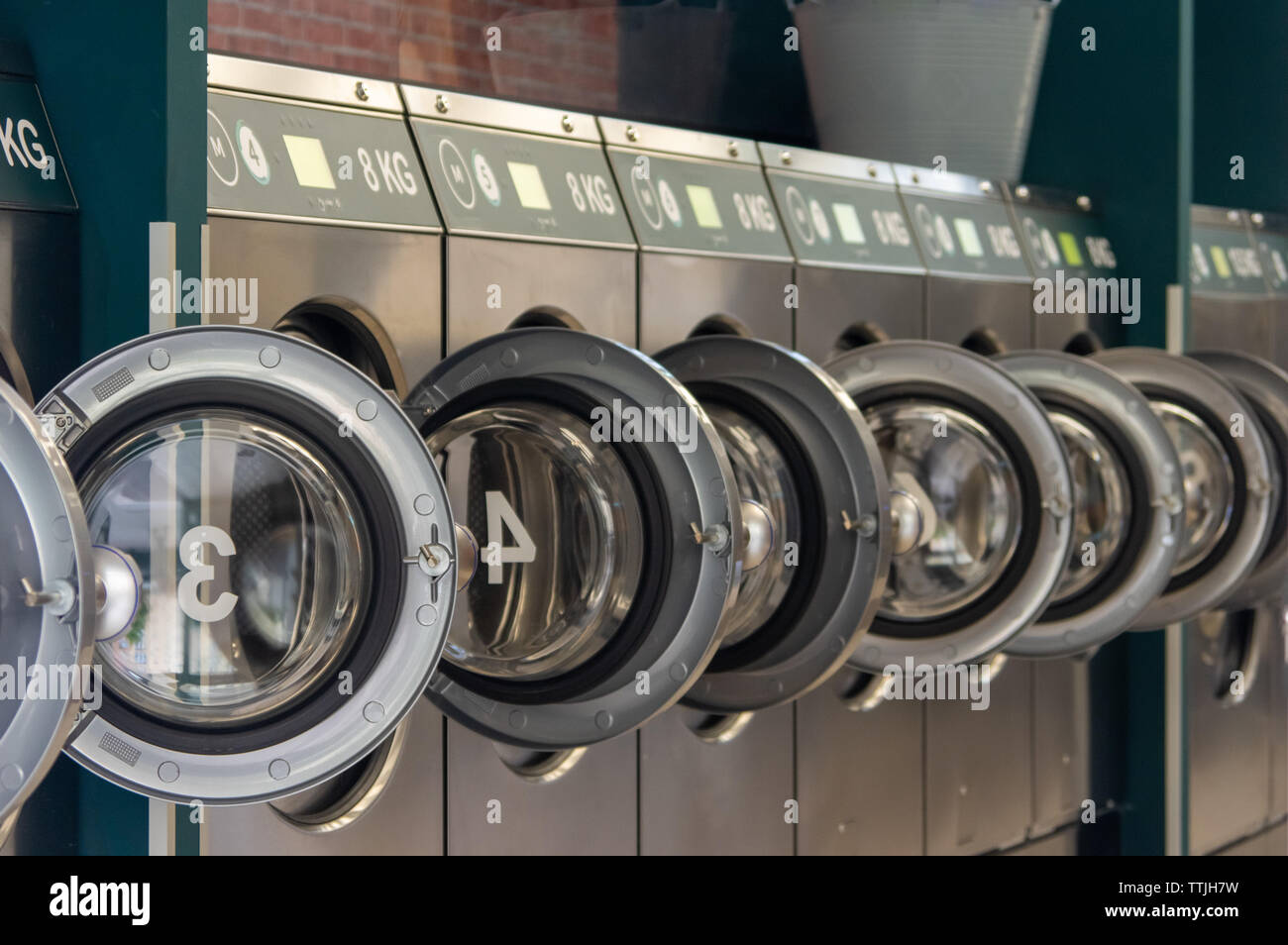 Vintage laundromat hires stock photography and images Alamy