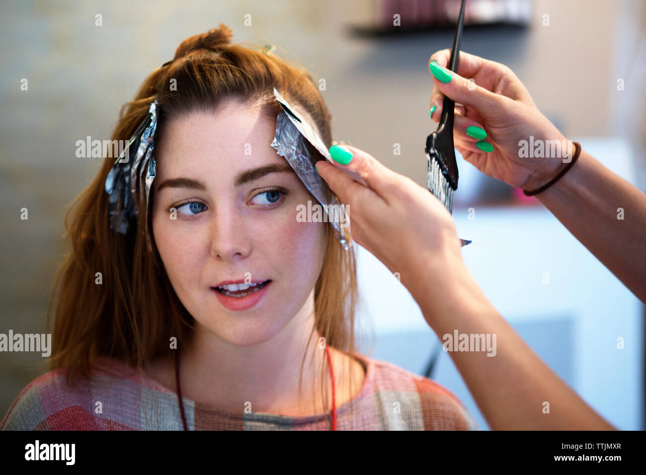 Woman salon foil hi-res stock photography and images - Alamy