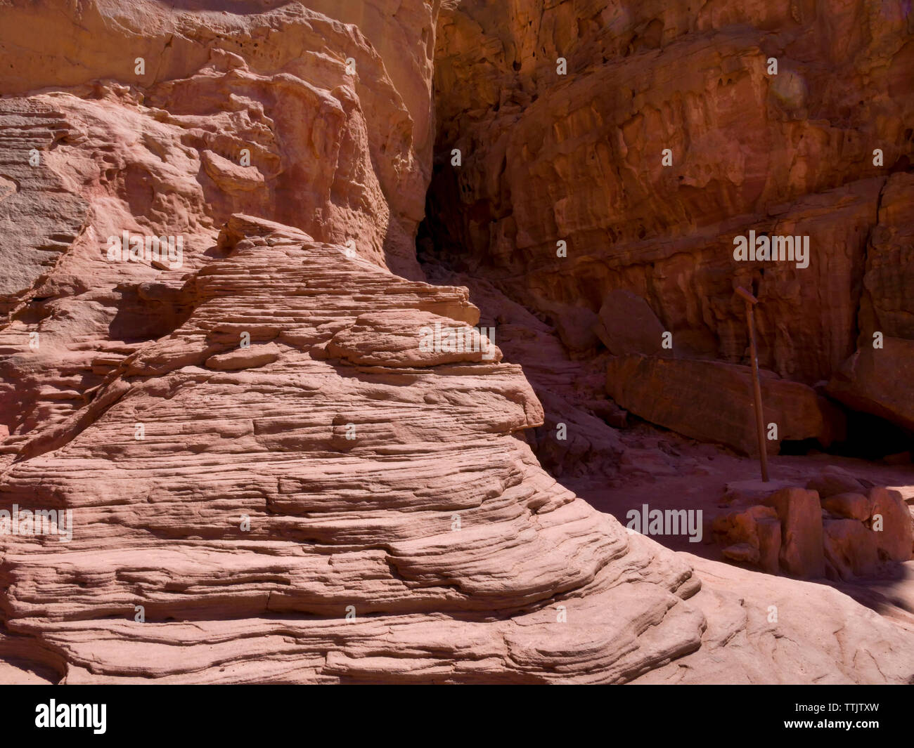 Desert rock with erosion layers showing Stock Photo Alamy