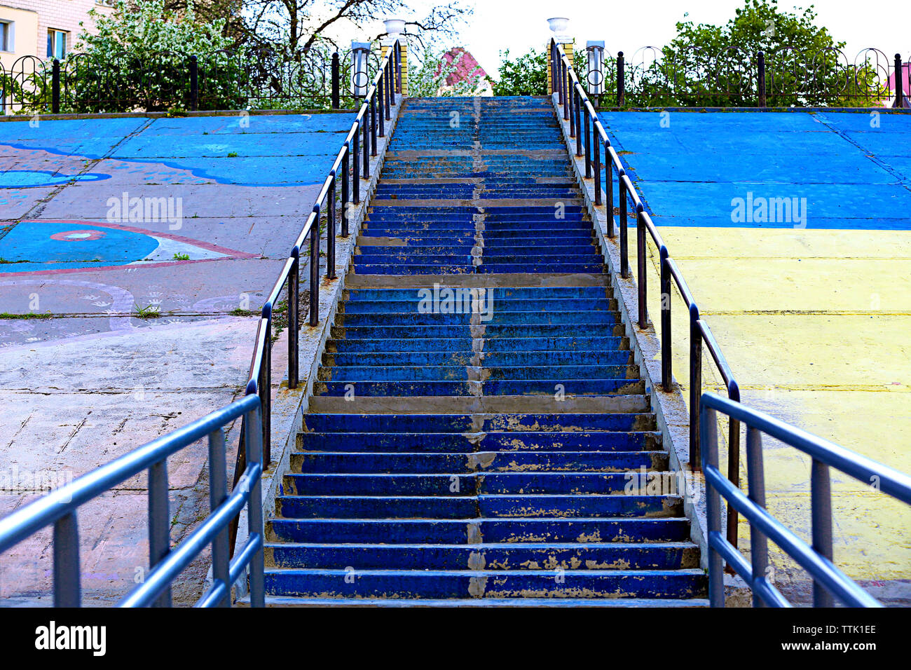 Walking up gray concrete stairs hi-res stock photography and images - Alamy