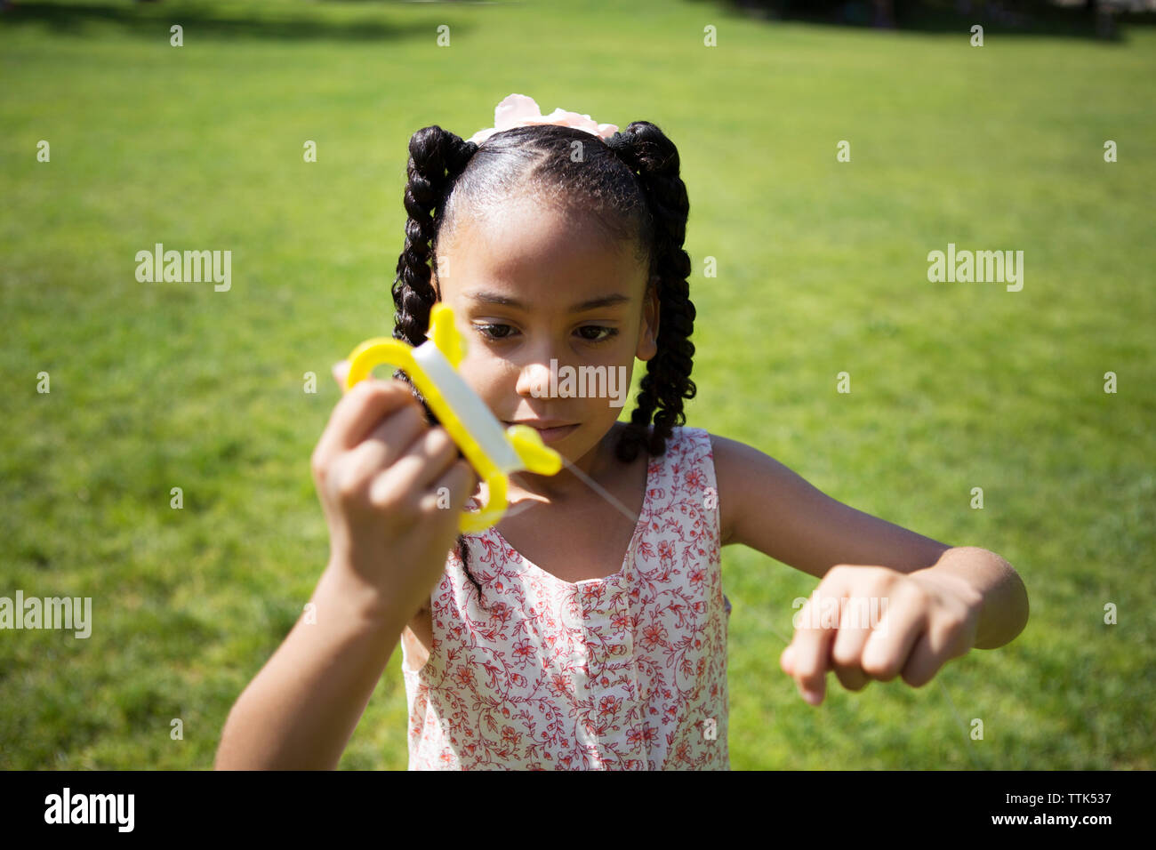 Kite string hi-res stock photography and images - Alamy