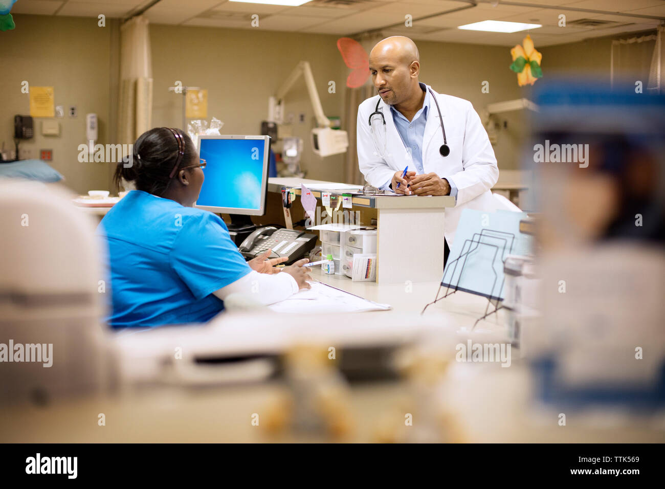 Doctor talking to nurse in hospital Stock Photo