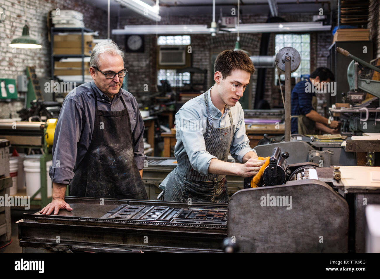 Senior group cleaning hi-res stock photography and images - Alamy