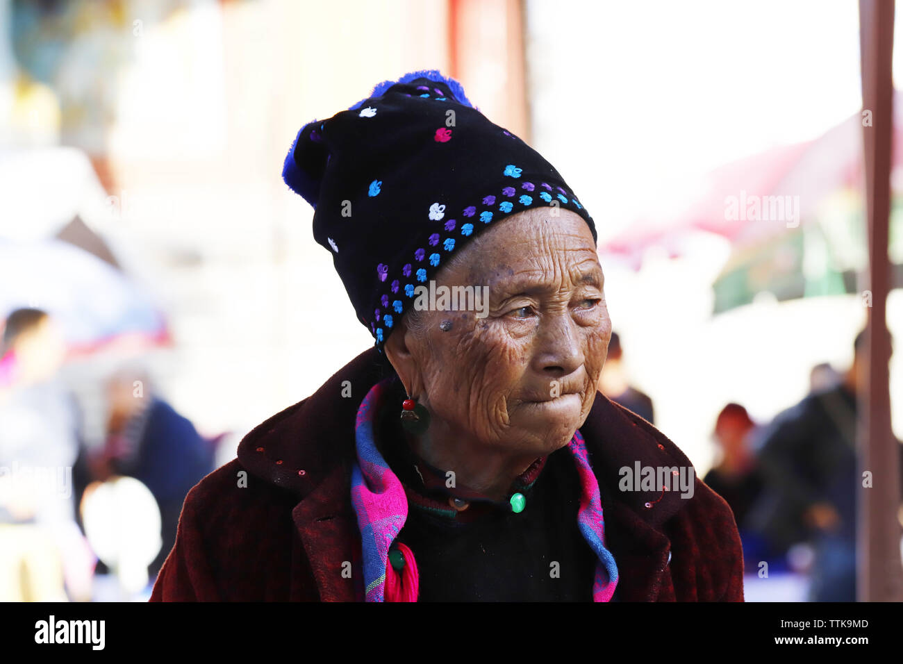 People of an ethnic minority of Yunnan with their traditional clothes in the market of Zhoucheng village, Dali, Yunnan, China Stock Photo