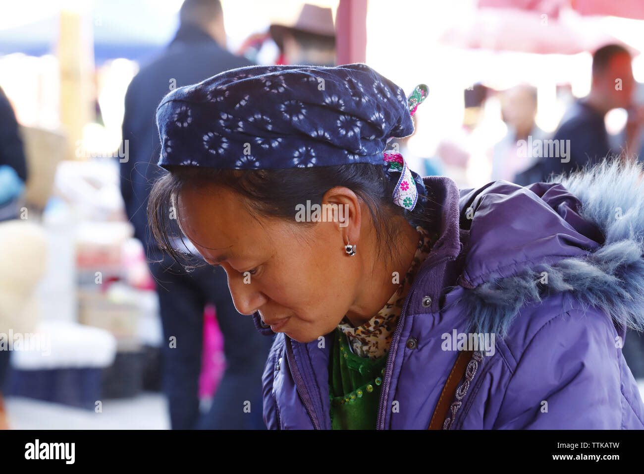 People of an ethnic minority of Yunnan with their traditional clothes in the market of Zhoucheng village, Dali, Yunnan, China Stock Photo