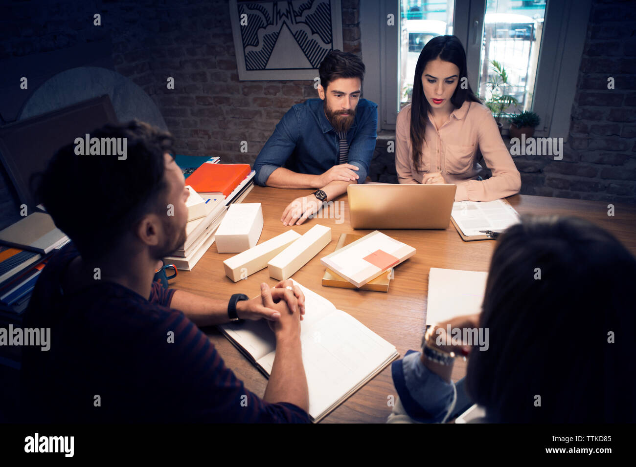 Laptop meeting room hi-res stock photography and images - Alamy