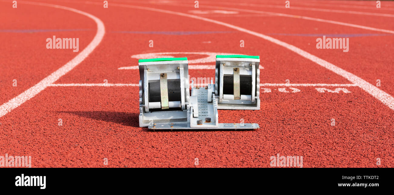 Relay sprinter starting block hires stock photography and images Alamy
