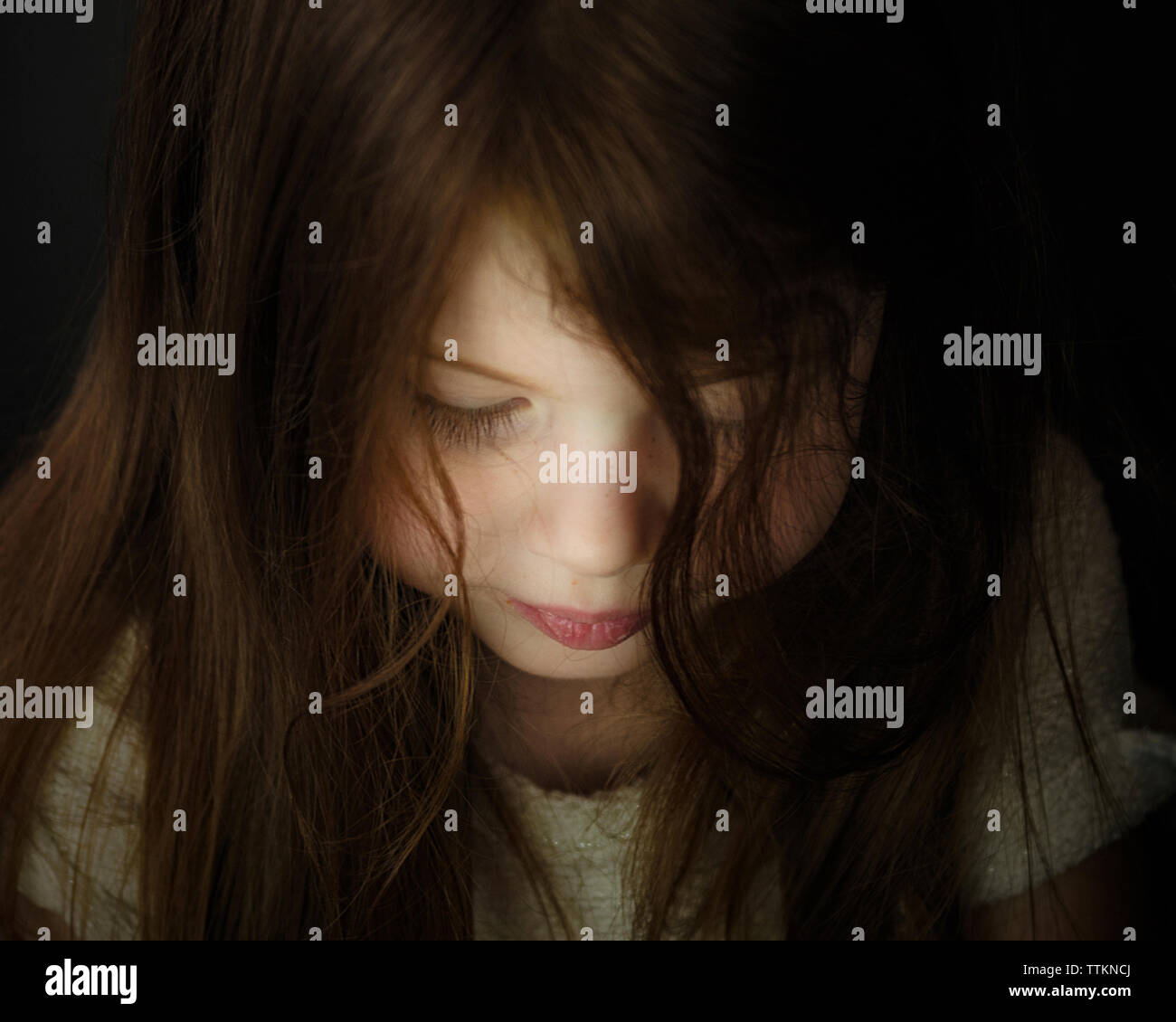 Brown hair girl hi-res stock photography and images - Alamy