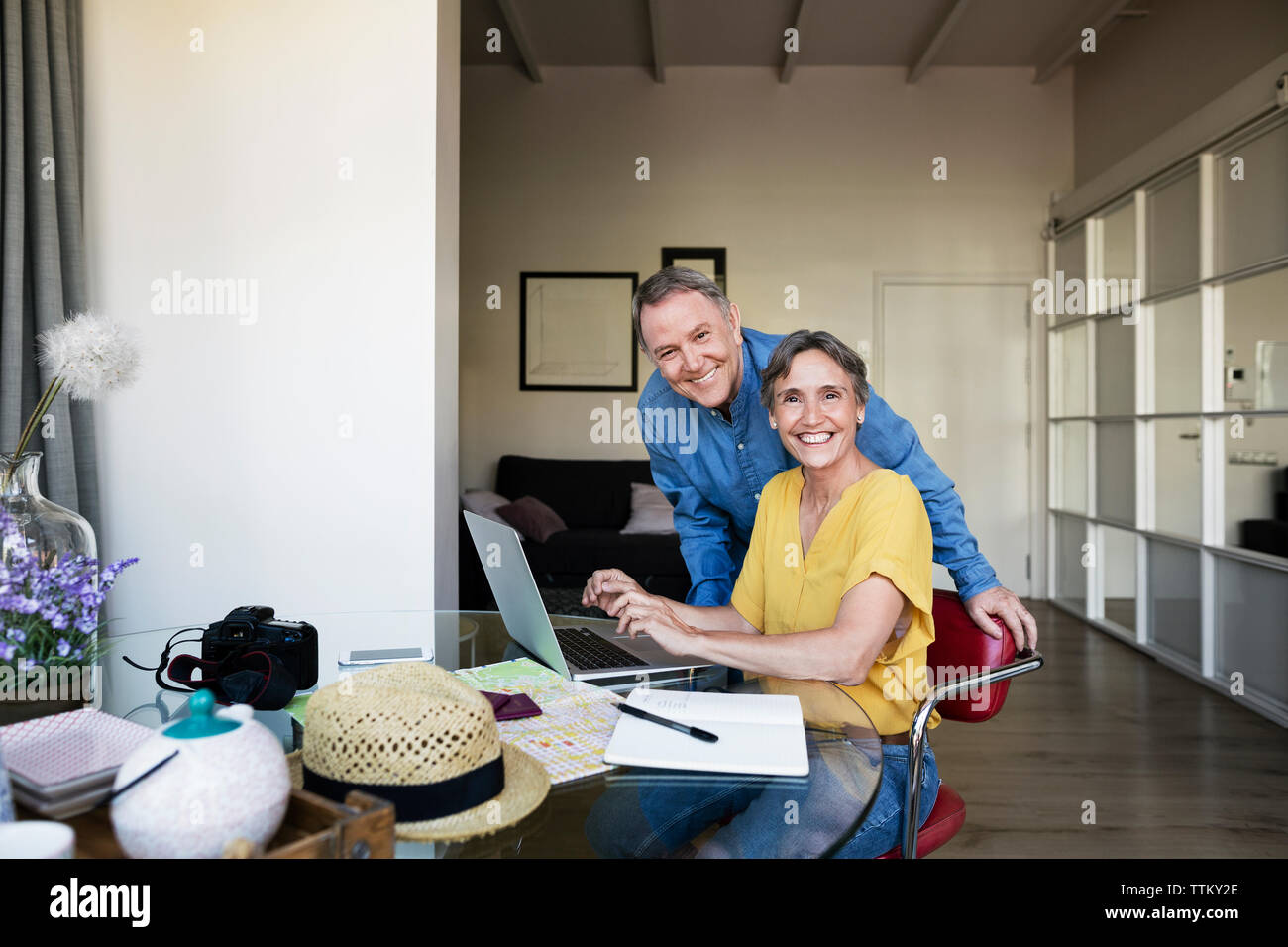 Planning vacation laptop map hi-res stock photography and images - Alamy