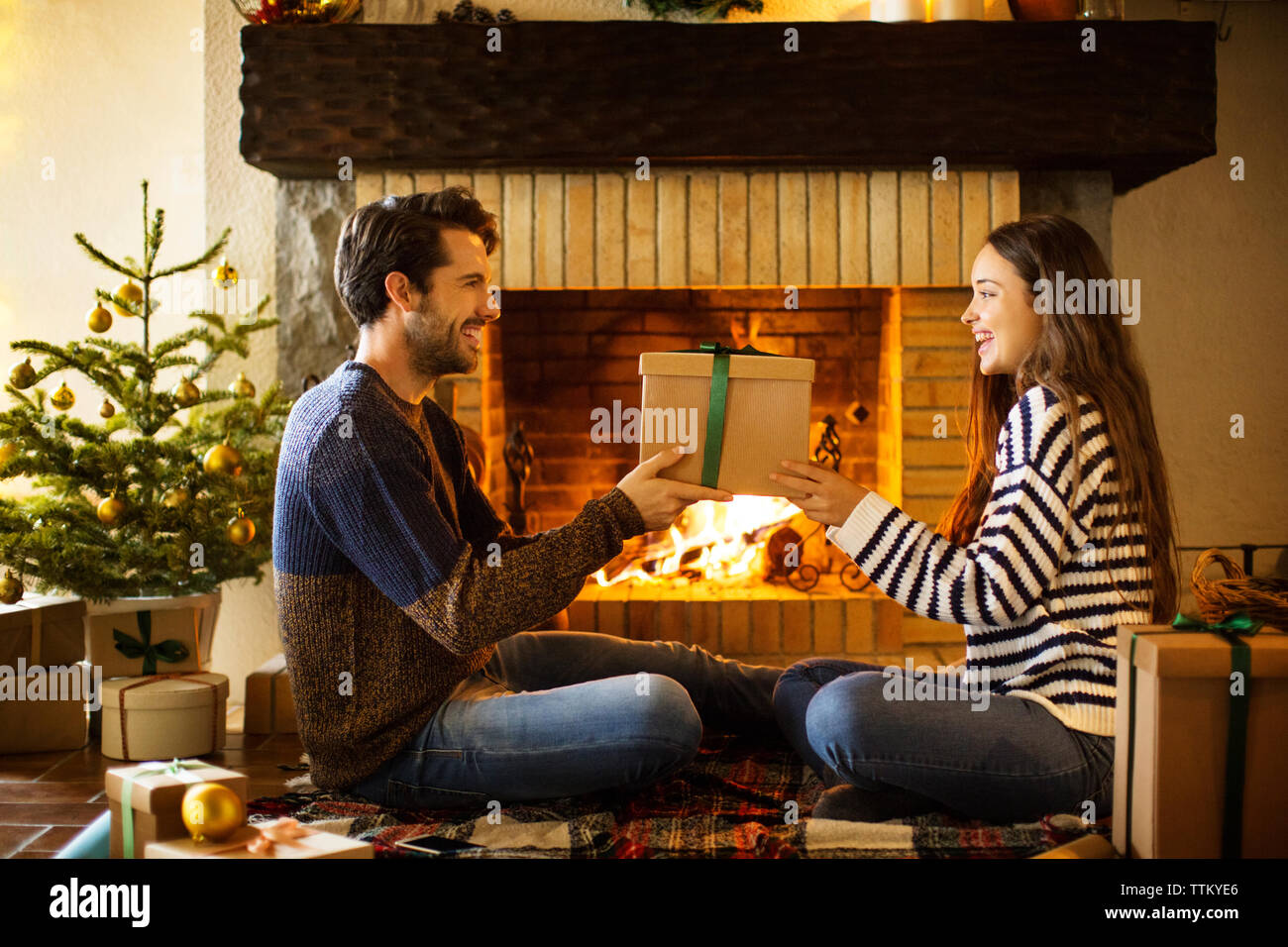 Old fireplace christmas hi-res stock photography and images - Alamy