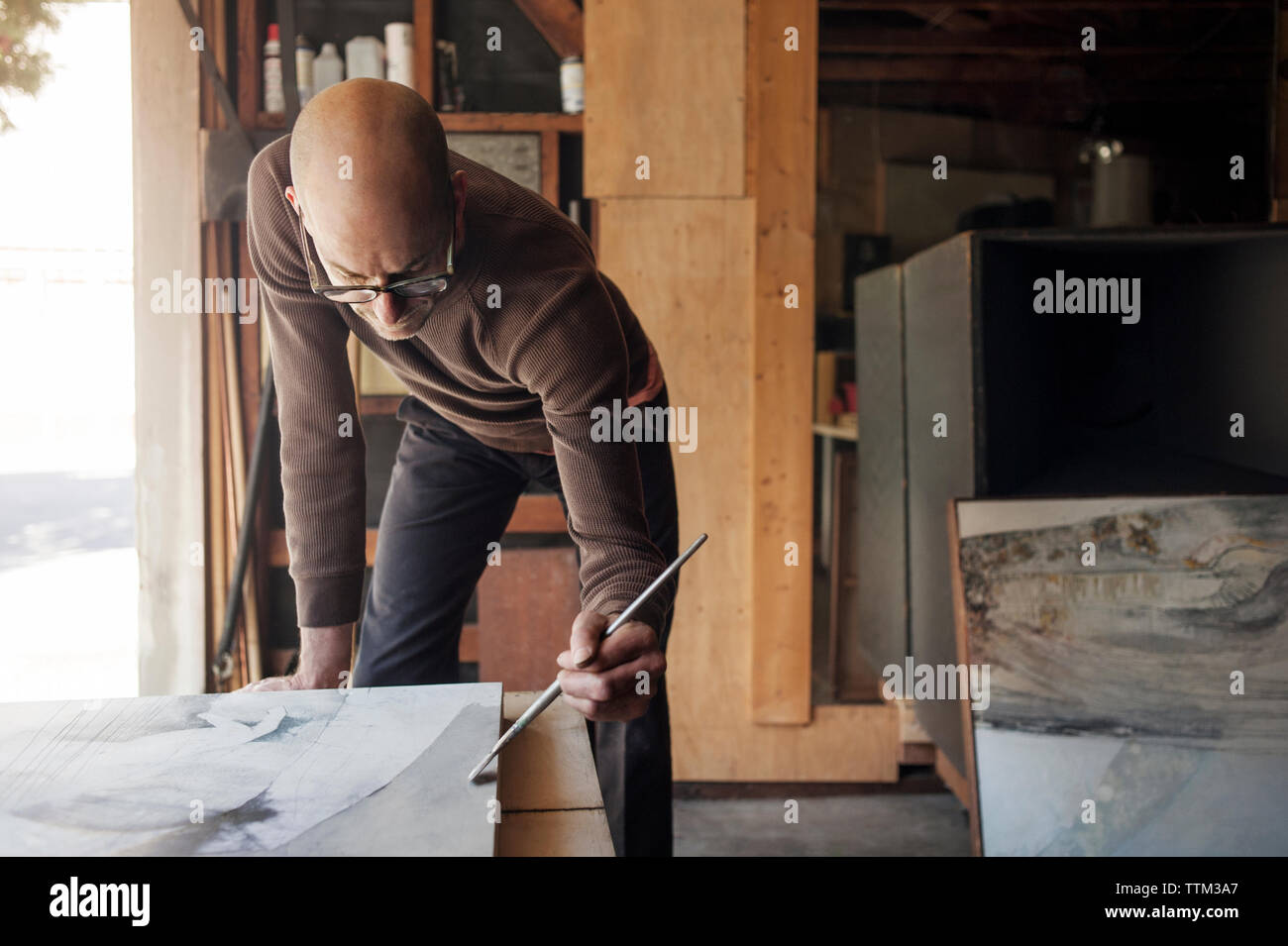 Male artist holding painting hi-res stock photography and images - Alamy