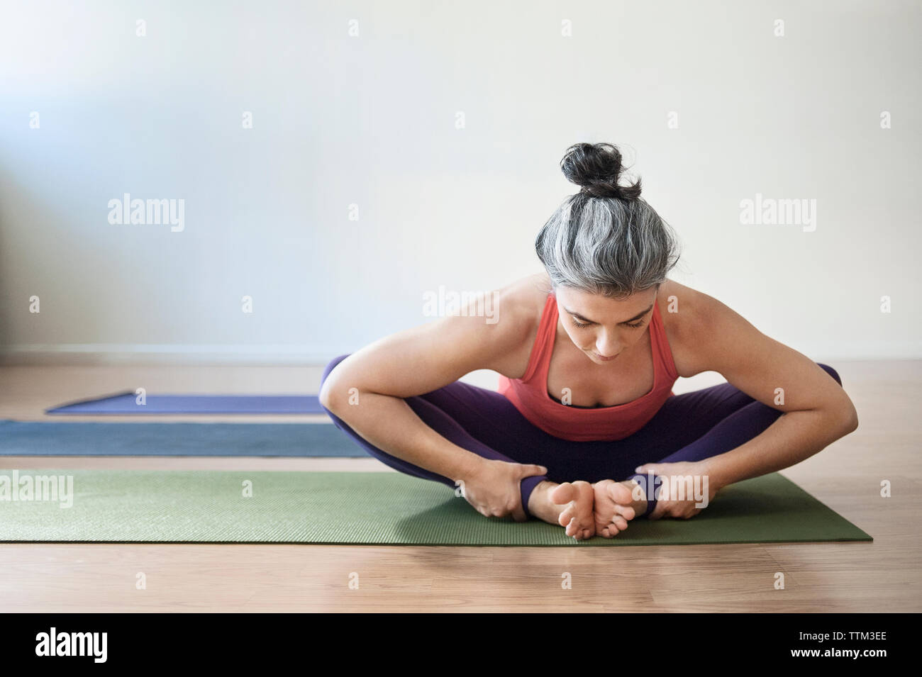 Bound angle pose hires stock photography and images Alamy