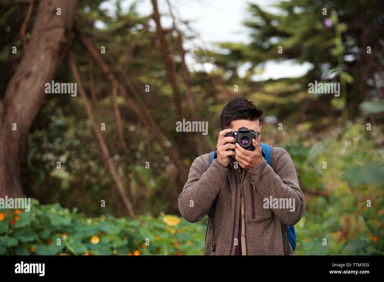 Male hiker backpack camera hi-res stock photography and images - Alamy