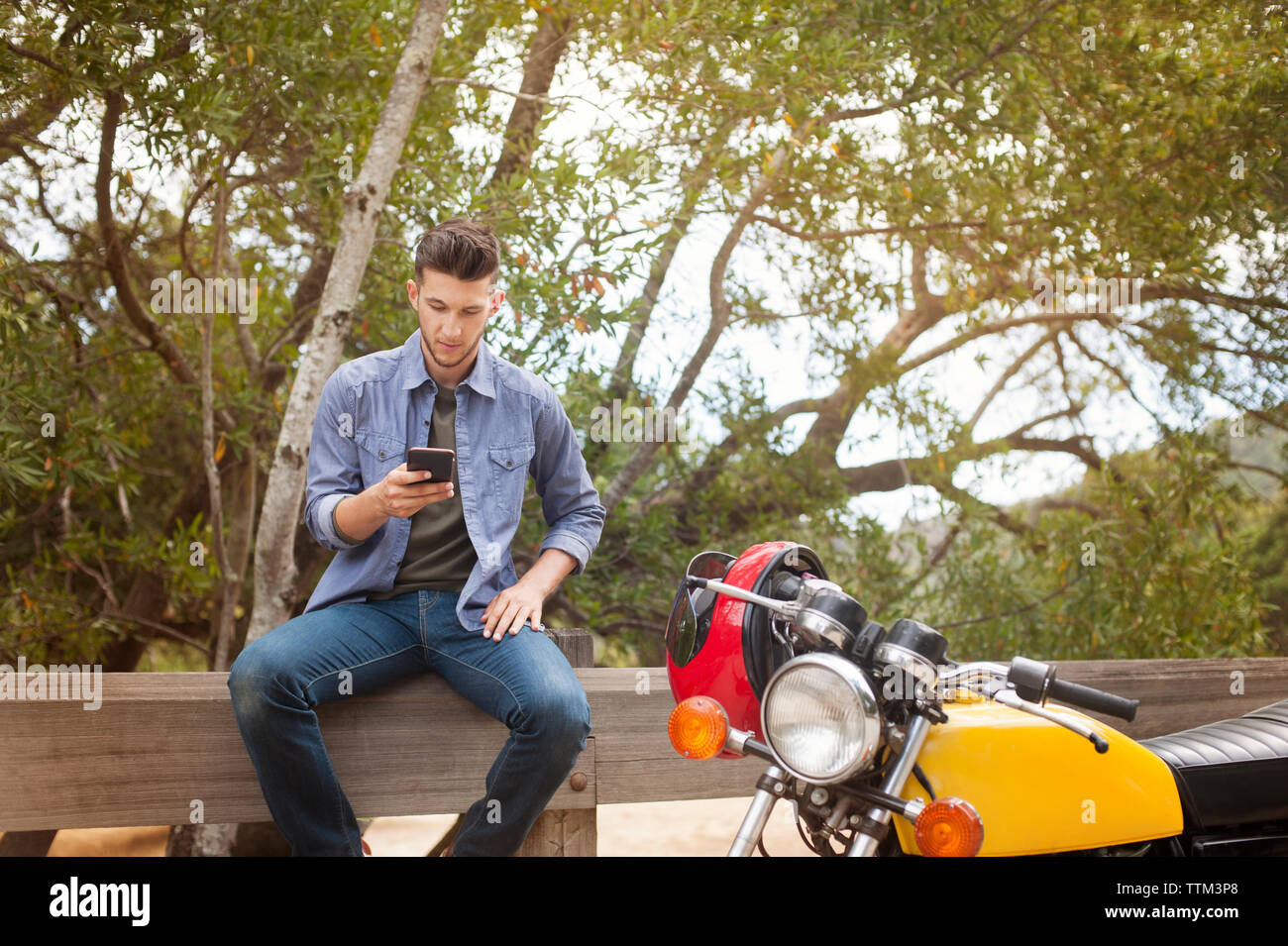 Wooden railing hi-res stock photography and images - Alamy