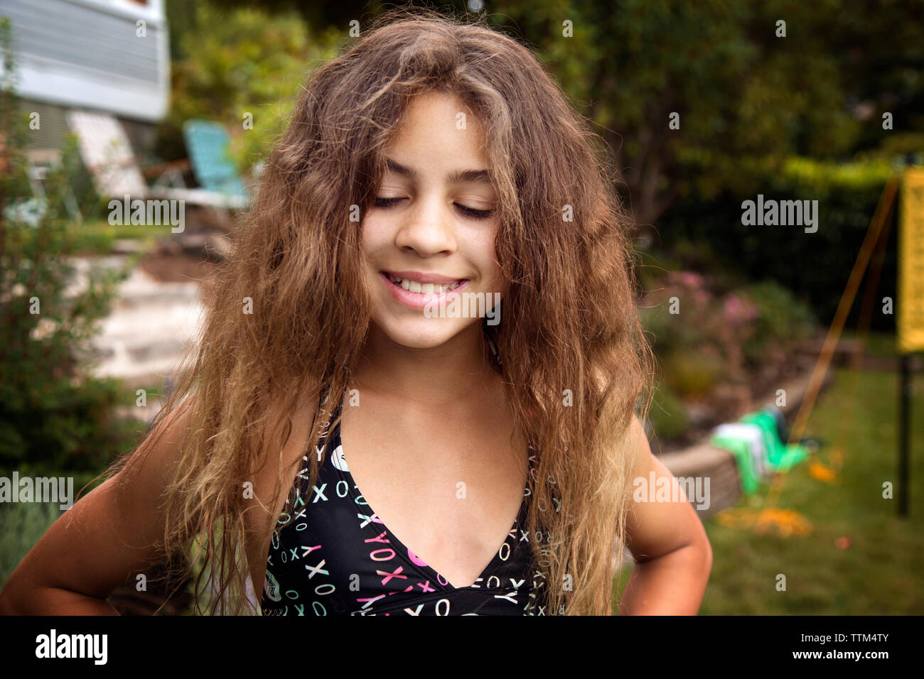 Girl smiling 13 years hi-res stock photography and images - Alamy