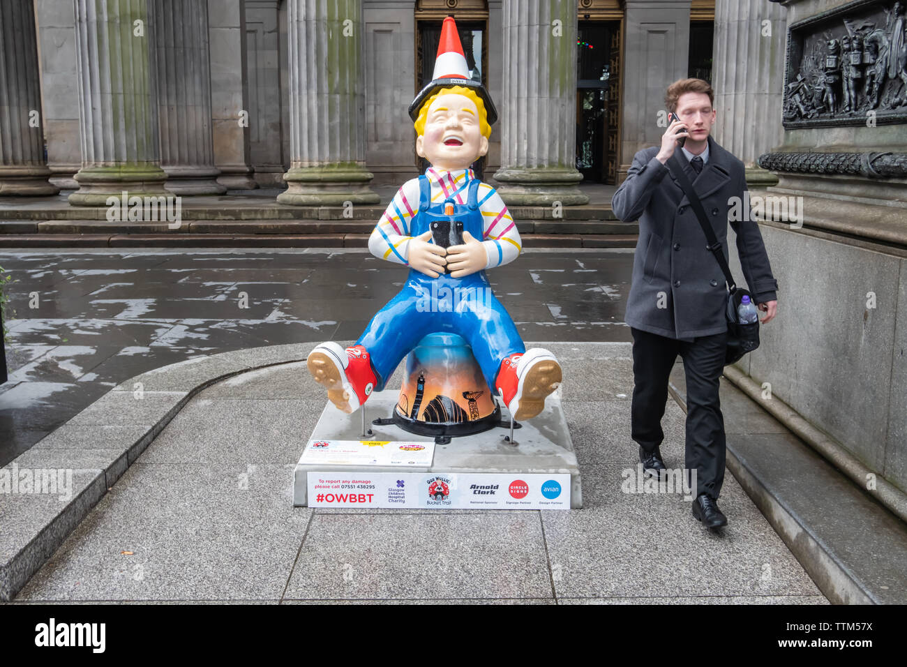Glasgow, Scotland, UK. 17th June, 2019. Oor Wee Yin's Banter, created by Rachael Tidmore. This statue is inspired by the Year of Young People 2018, which celebrated the achievements of Young People in Scotland, valued the contributions that they make to society and showed that changes in attitudes start with listening to one another. The sculpture is part of Oor Wullie’s BIG Bucket Trail. Credit: Skully/Alamy Live News Stock Photo