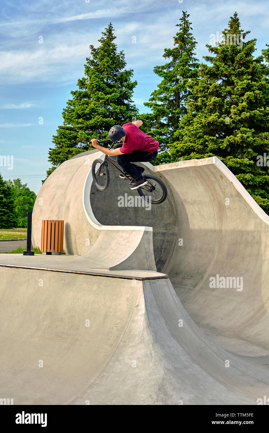 Concrete ramp hires stock photography and images Alamy
