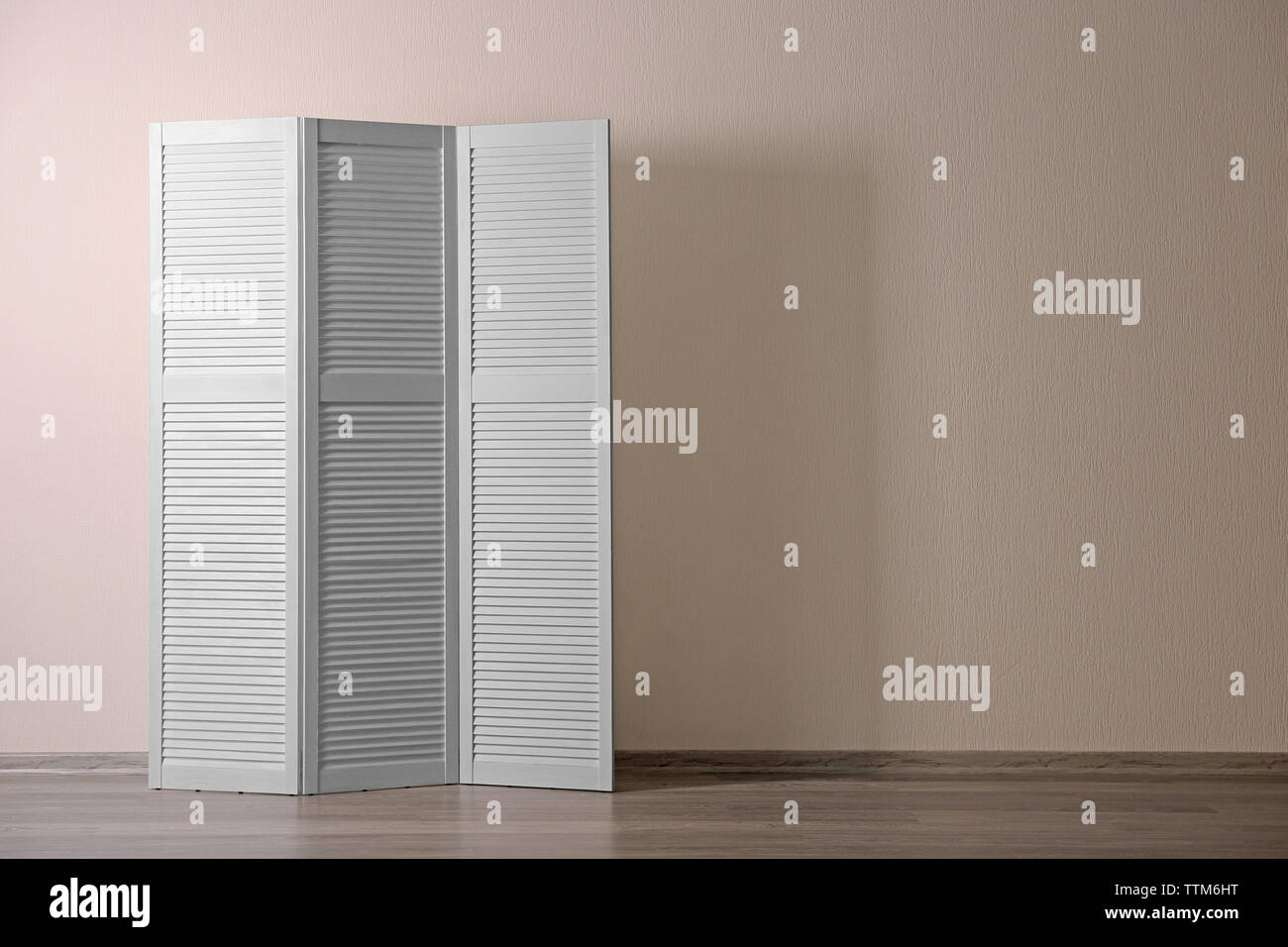 Room divider screen home hi-res stock photography and images - Alamy