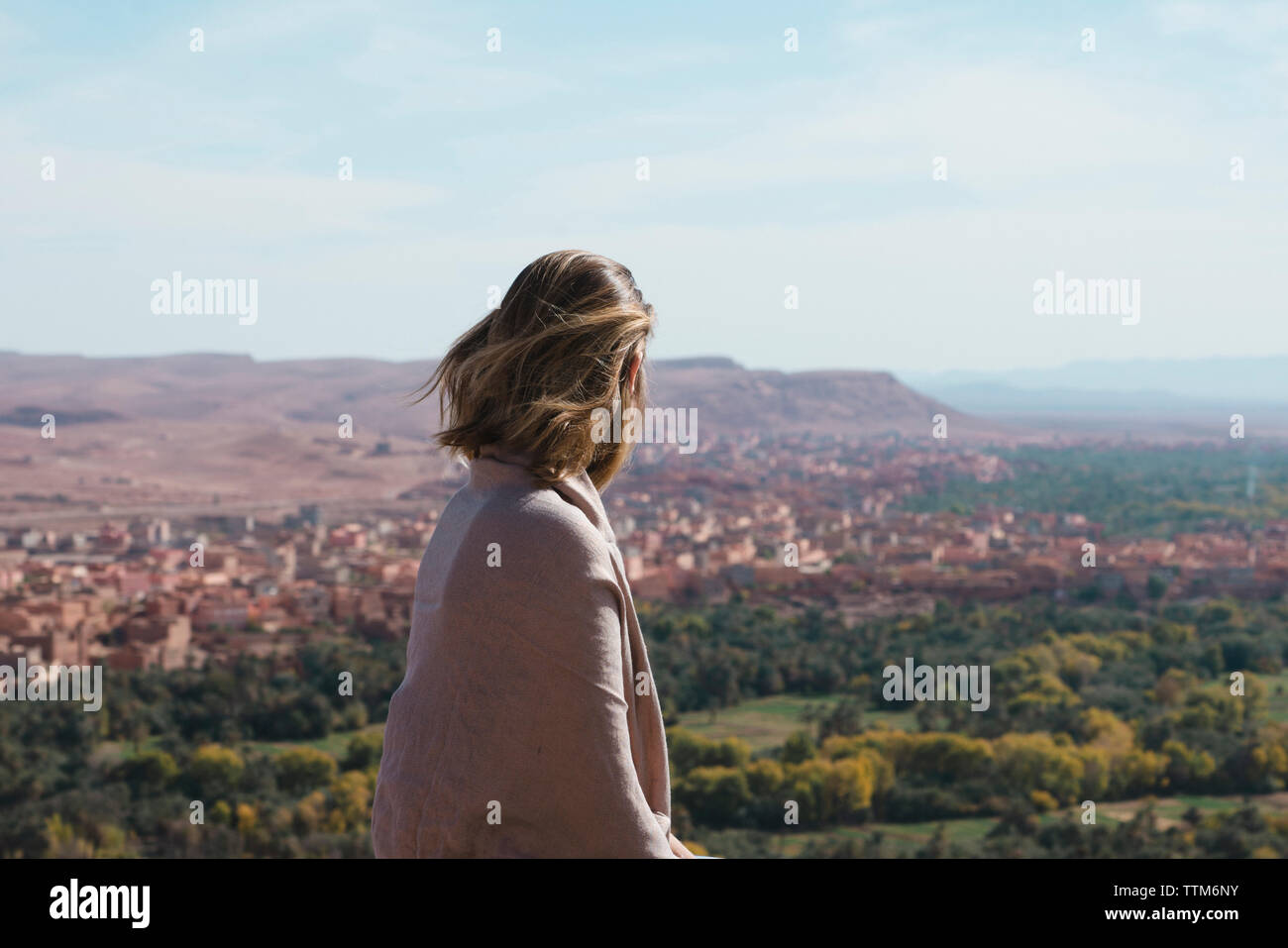 Woman looking up sky hi-res stock photography and images - Alamy