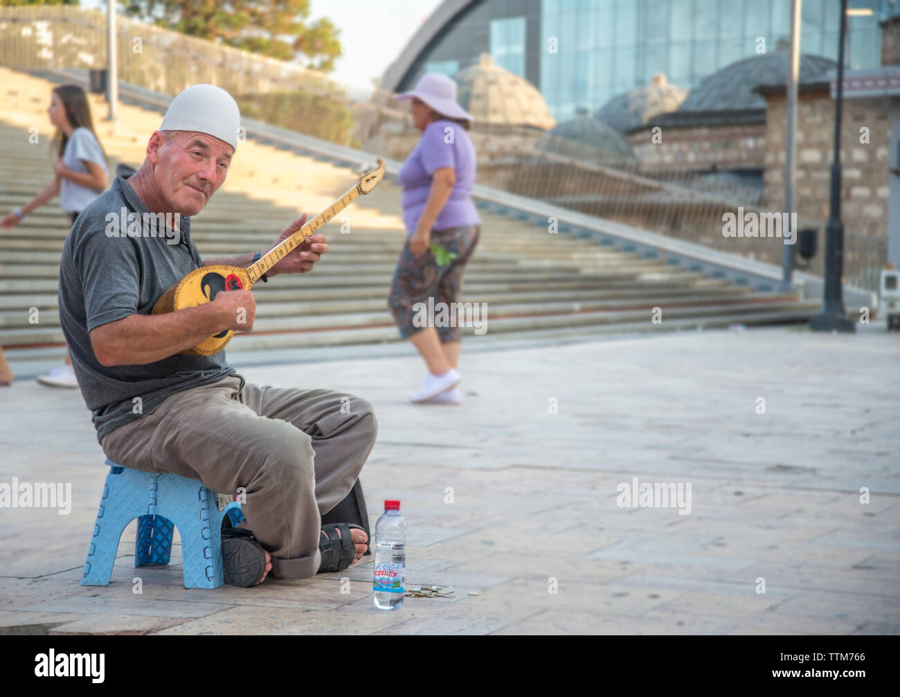 Busker sitting wooden stool hi-res stock photography and images - Alamy