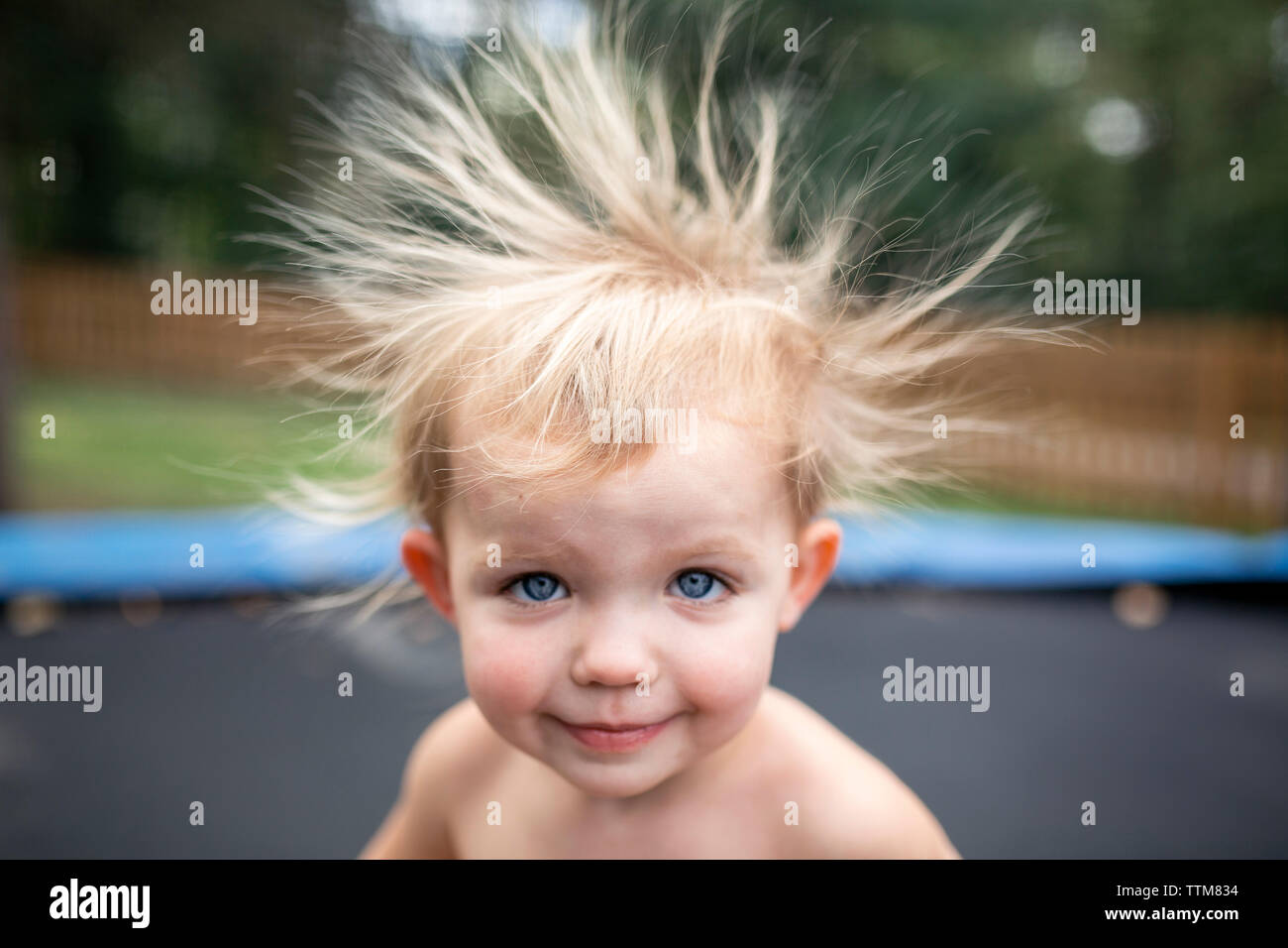 Static hair girl hi-res stock photography and images - Alamy