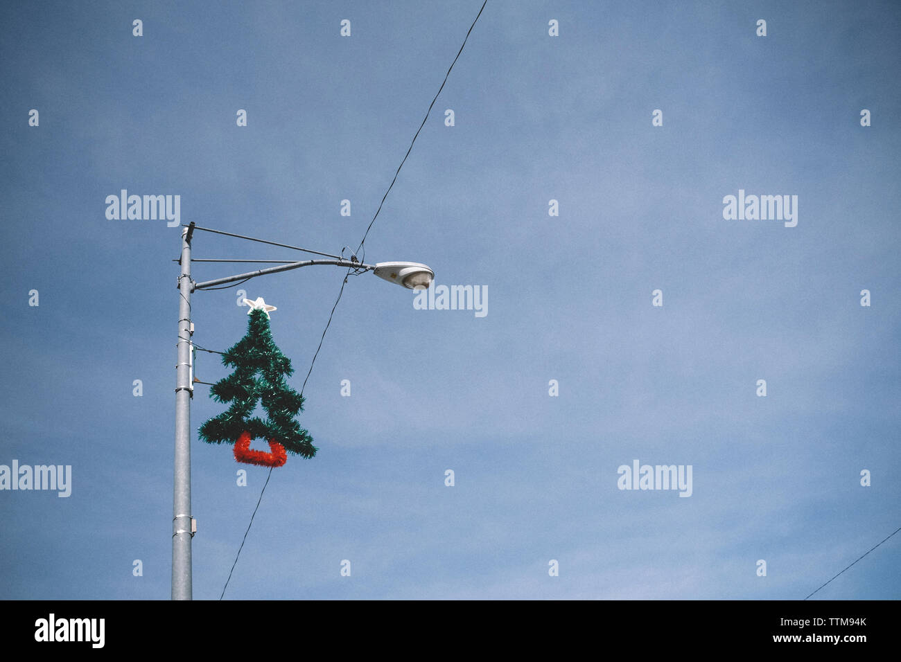 Street light and sky hi-res stock photography and images - Alamy