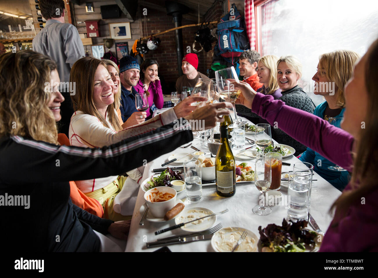 USA, Colorado, Aspen, skiers have lunch and wine at the Cloud Nine Restaurant, Aspen Highlands Ski Resort Stock Photo