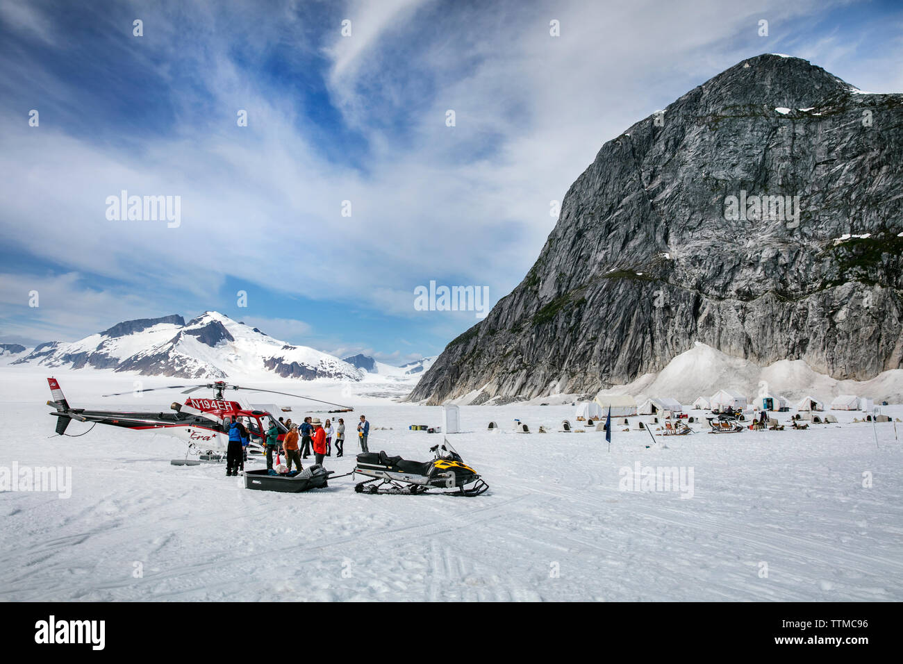 USA, Alaska, Juneau, Helicopter Dogsled Tour flies you over the Taku Glacier to the HeliMush dog camp at Guardian Mountain above the Taku Glacier, Jun Stock Photo