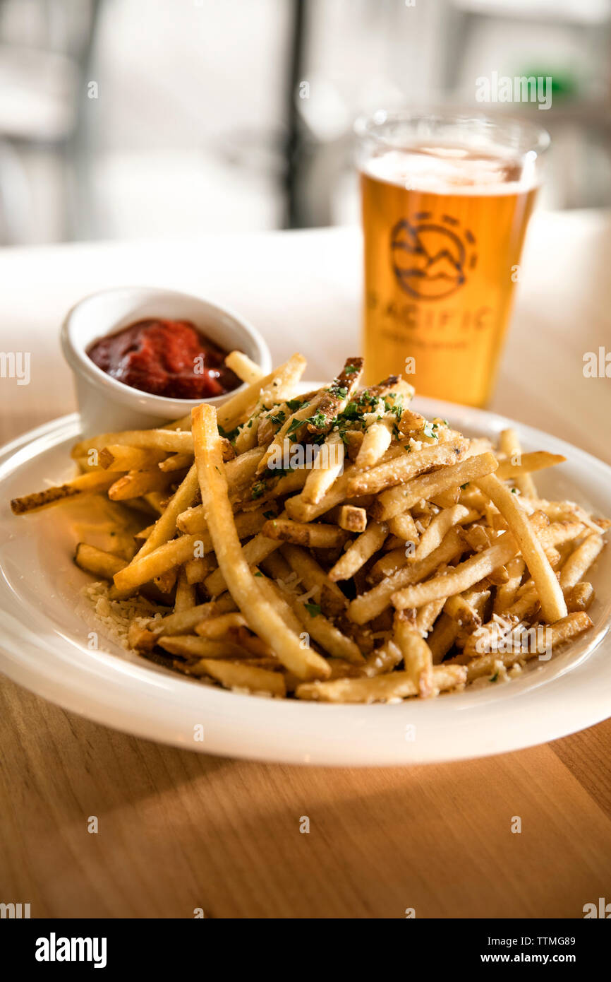 USA, Oregon, Bend, Pacific Pizza and Brew, garlic fries Stock Photo