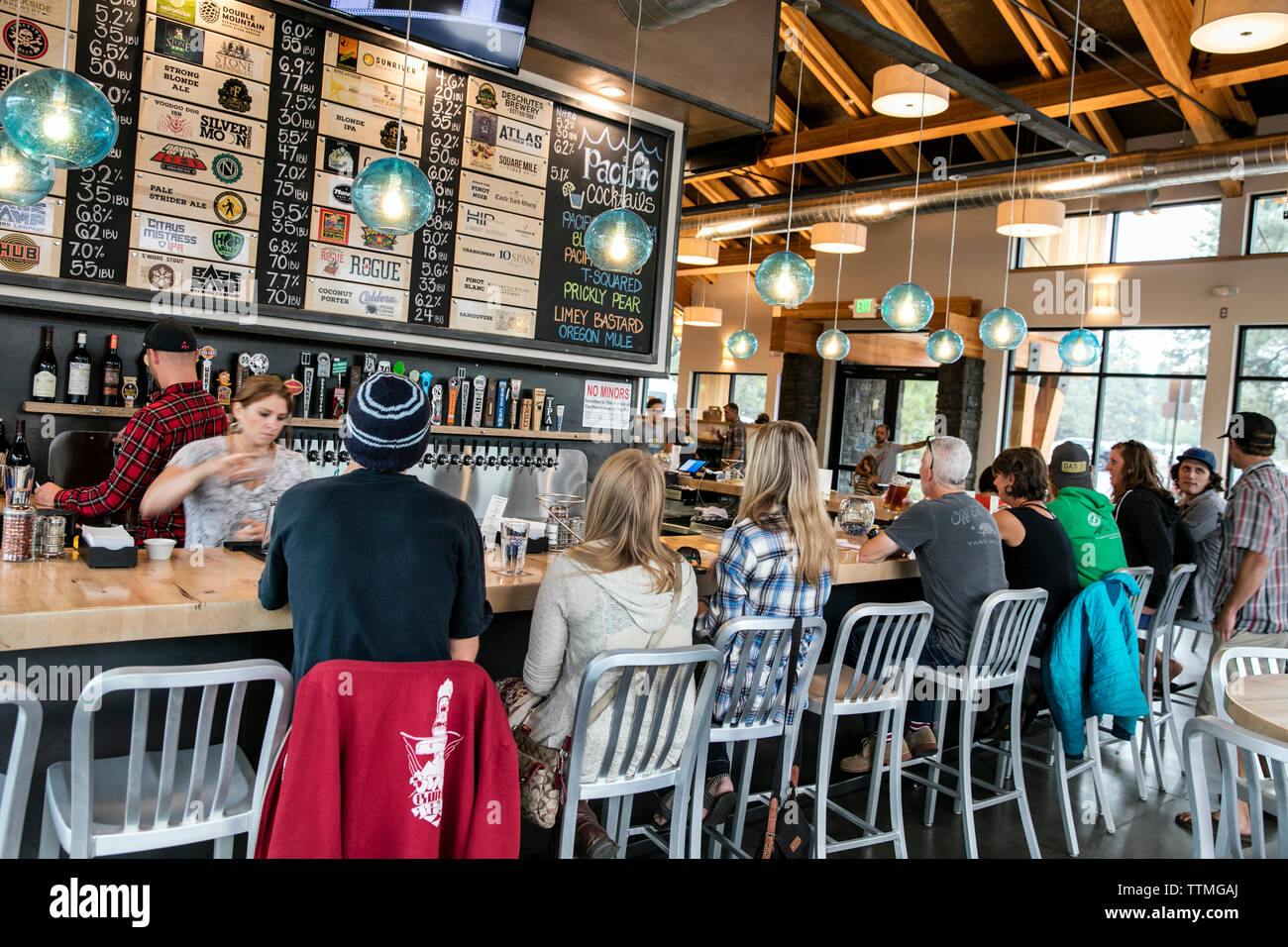 USA, Oregon, Bend, Pacific Pizza and Brew, people at bar Stock Photo